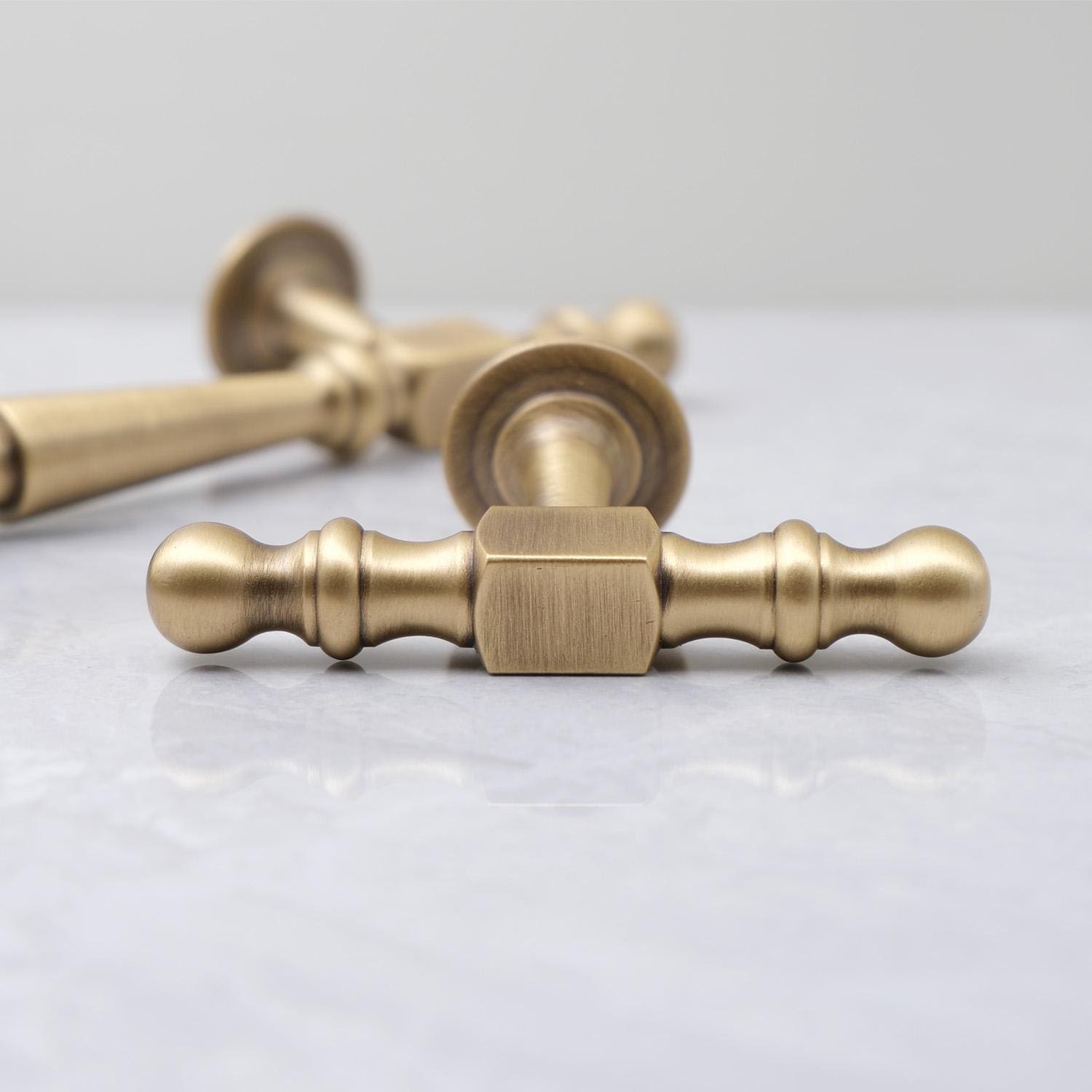 Vintage Brass Cabinet Pulls: Elegant Kitchen & Furniture Hardware