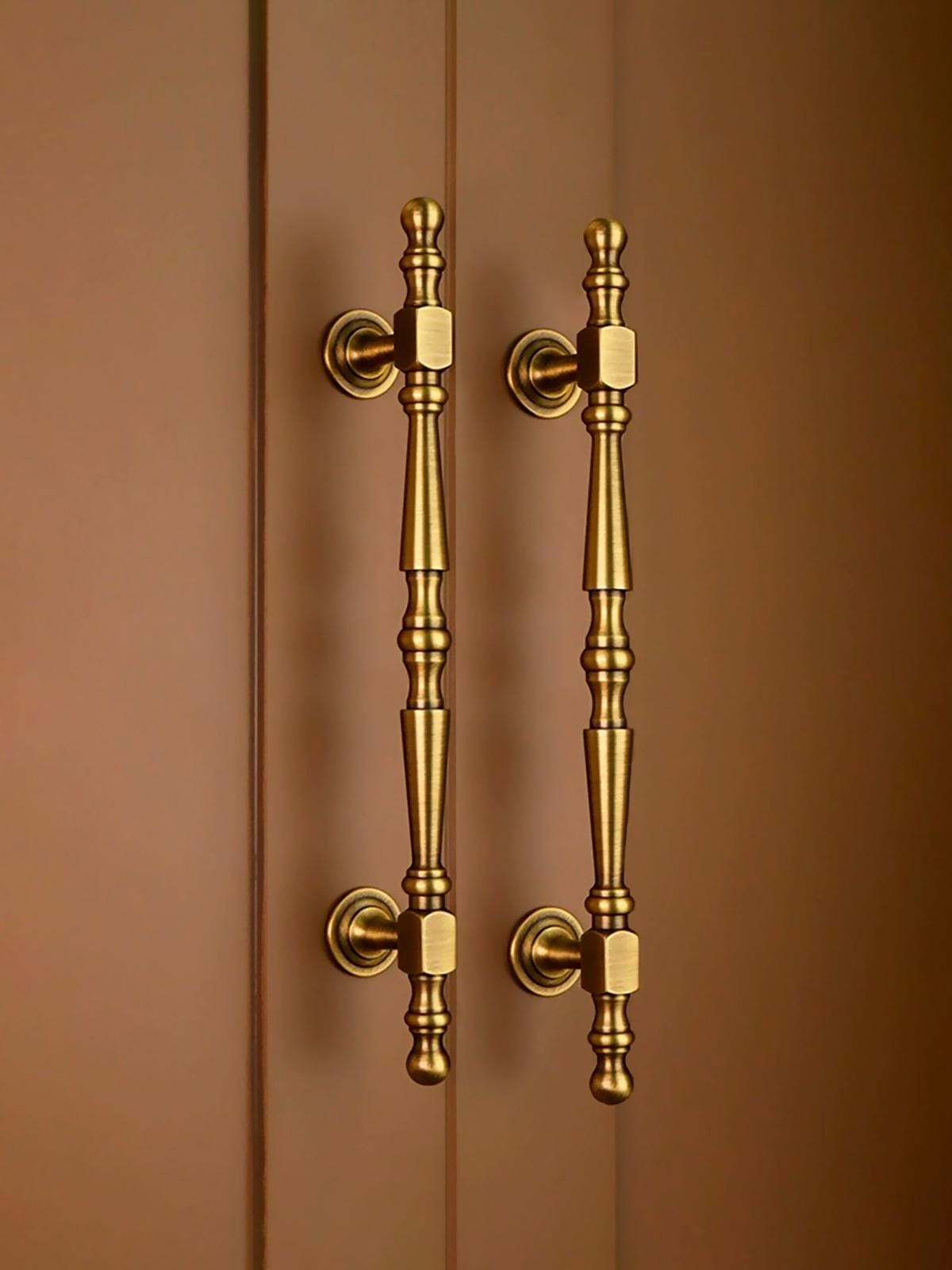 Vintage Brass Cabinet Pulls: Elegant Kitchen & Furniture Hardware
