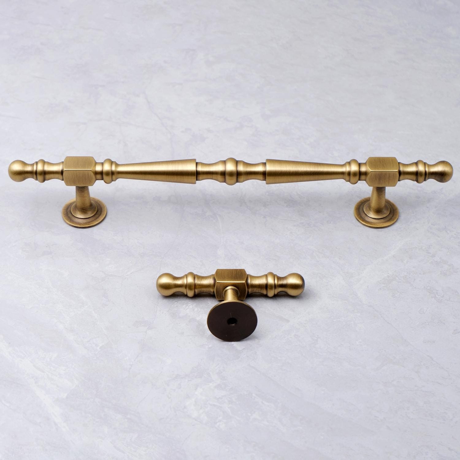 Vintage Brass Cabinet Pulls: Elegant Kitchen & Furniture Hardware