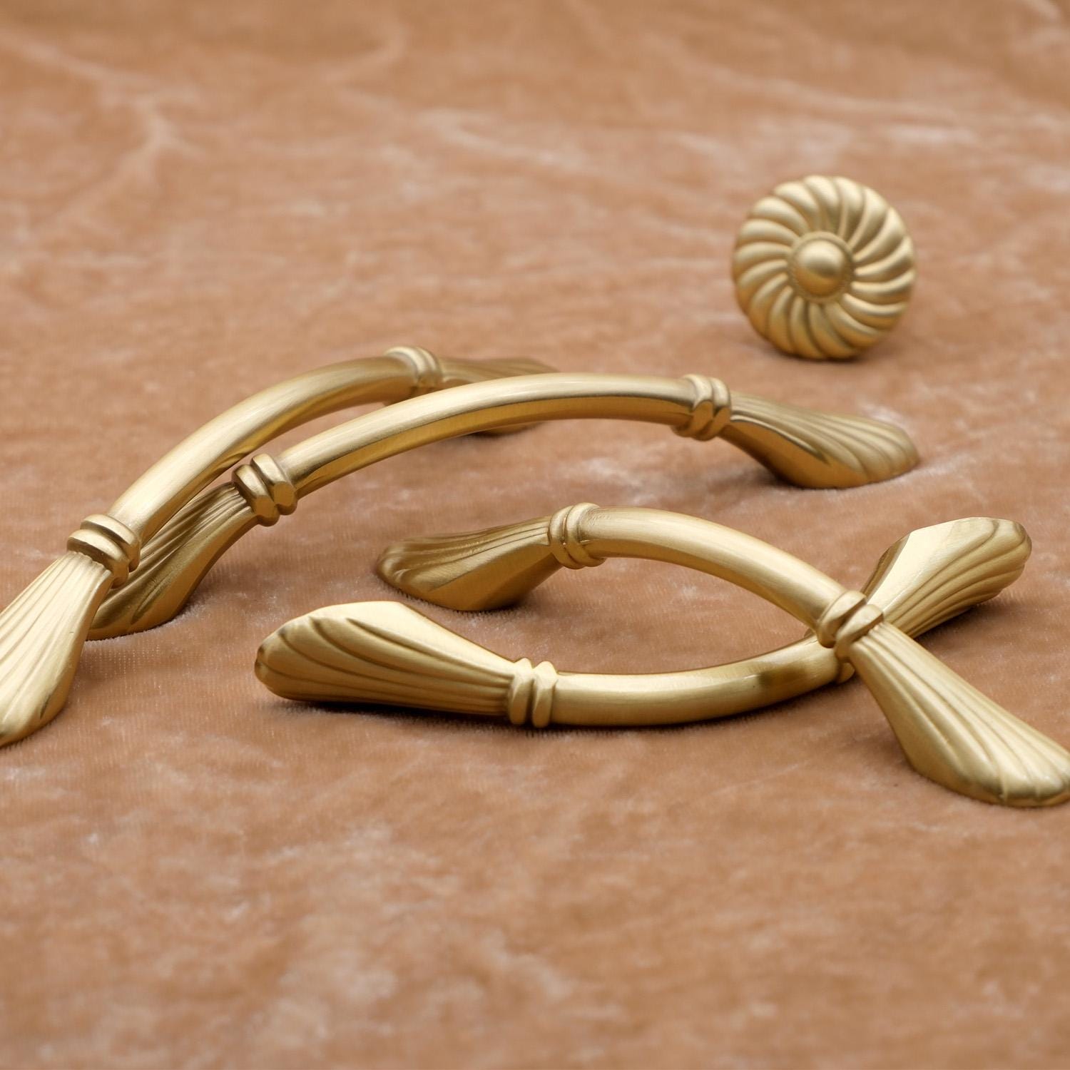 Art Nouveau Curved Cabinet Pulls, Brushed Brass Drawer Handles, Gold Unique Cabinet Pulls, Solid Brass Door Pull, Kitchen Cabinet Hardware