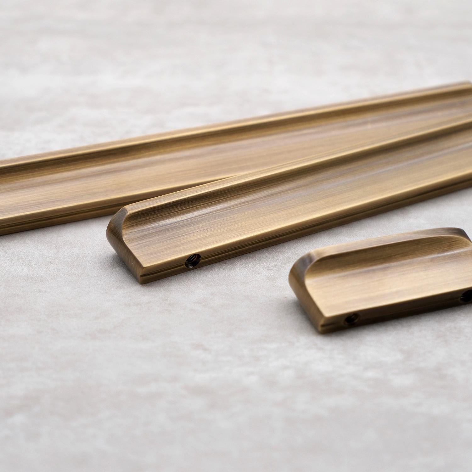 Minimalist Antique Brass Cabinet Finger Pulls for Kitchen, Drawer, Wardrobe, Dresser